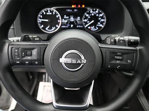 Used 2024 Nissan Pathfinder S image 16