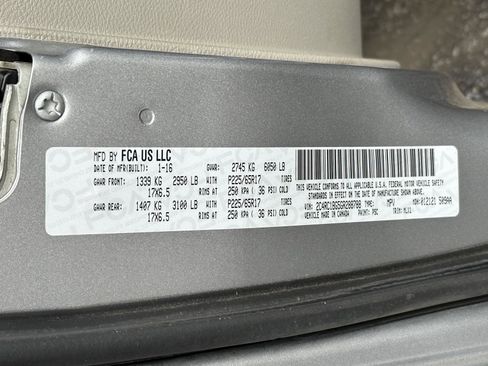 Used 2016 Chrysler Town & Country Touring image 15