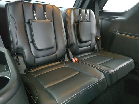 Used 2019 Ford Explorer Limited w/ Class III Trailer Tow Package image 12