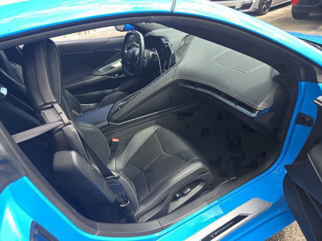 Used 2021 Chevrolet Corvette Stingray Coupe w/ Body-Color Dual Roof Package RWD image 11