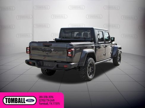 Used 2024 Jeep Gladiator Overland AWD/4WD image 8