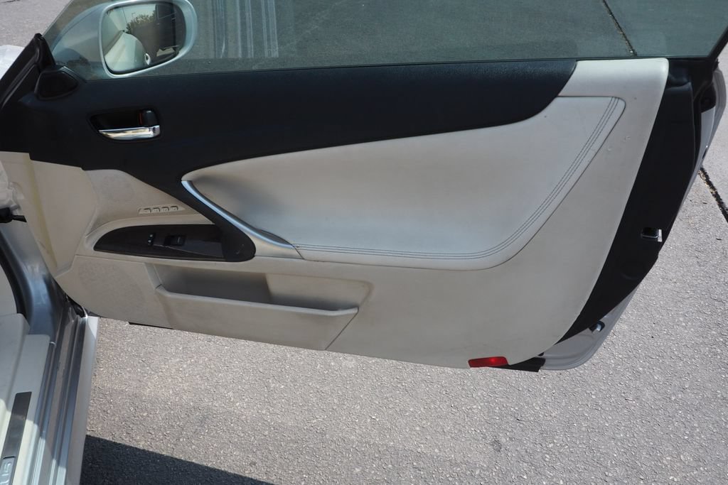Used 2010 Lexus IS 250C w/ Luxury Pkg RWD image 20