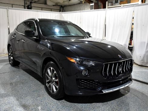 Used 2017 Maserati Levante w/ Luxury Package image 24