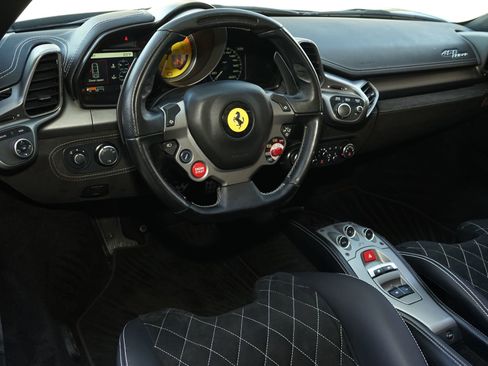 Used 2013 Ferrari 458 Spider RWD image 9