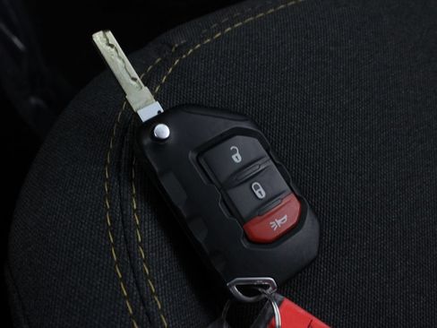 Used 2025 Jeep Gladiator Sport AWD/4WD image 27