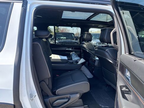 New 2026 Jeep Grand Wagoneer Summit AWD/4WD image 32
