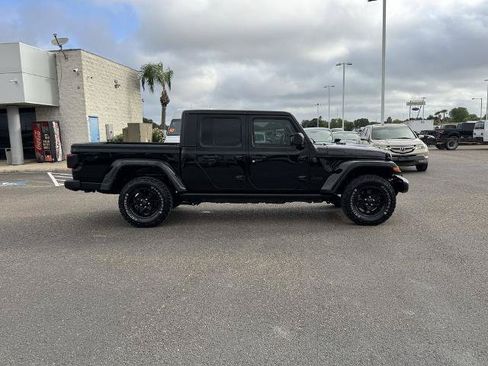 Used 2024 Jeep Gladiator Sport AWD/4WD image 2