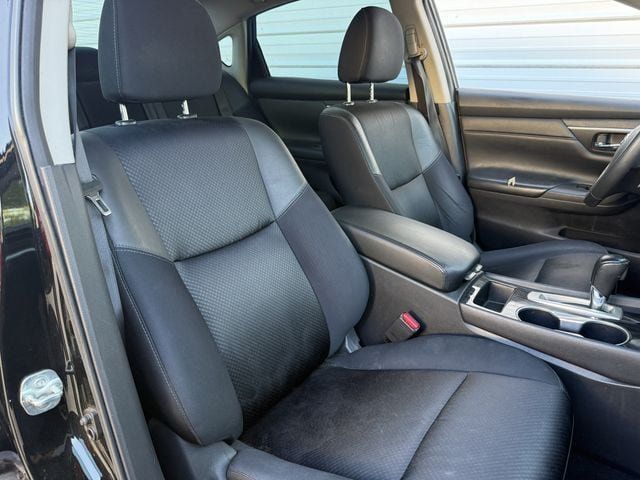 Used 2017 Nissan Altima 2.5 SR w/ Midnight Edition Package FWD image 25
