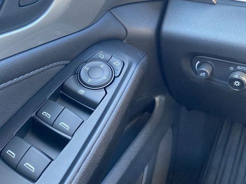 Used 2023 Chevrolet Traverse LT image 34