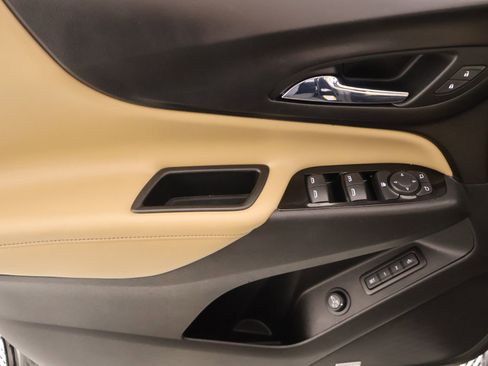 Used 2023 Chevrolet Equinox Premier image 15