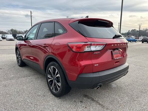 Used 2022 Ford Escape SE w/ SE Sport Appearance Package image 5