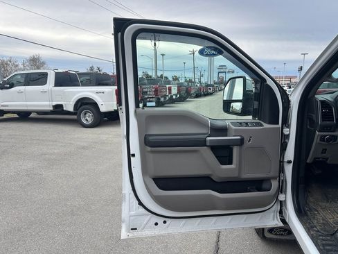 Used 2019 Ford F350 XLT w/ XLT Premium Package image 10