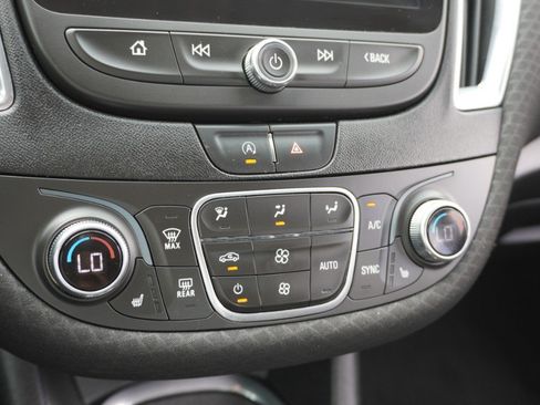 Used 2020 Chevrolet Malibu LT FWD image 17