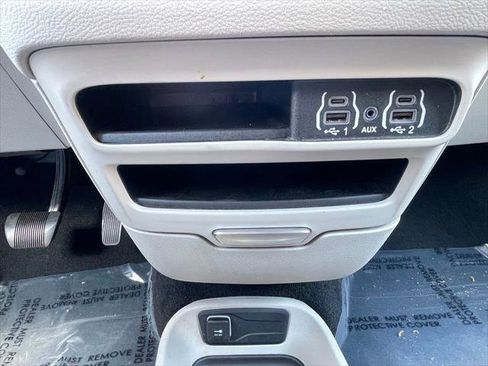 Certified 2023 Chrysler Pacifica Touring-L FWD image 36