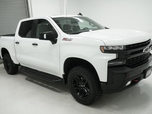 Used 2019 Chevrolet Silverado 1500 LT Trail Boss image 3