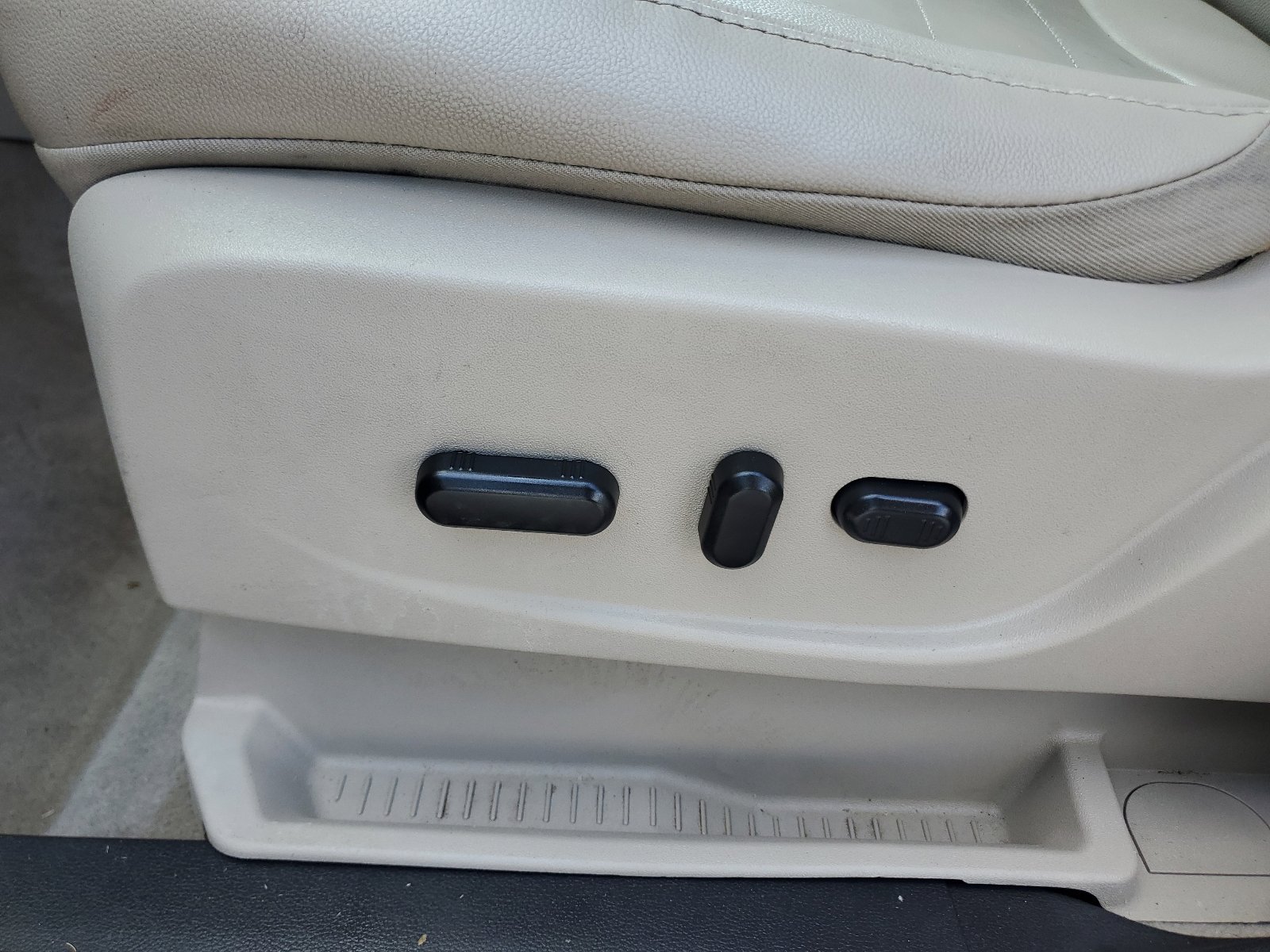 Used 2014 Ford Escape Titanium w/ Equipment Group 401A FWD image 20