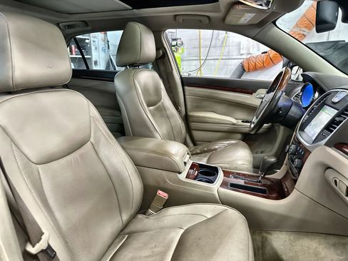 Used 2011 Chrysler 300 C RWD image 29