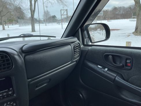 Used 2002 Chevrolet S10 Pickup LS w/ LS Preferred Equipment Group image 14