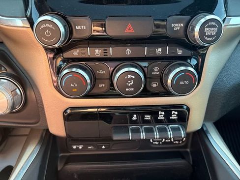 Used 2019 RAM 1500 Laramie AWD/4WD image 18