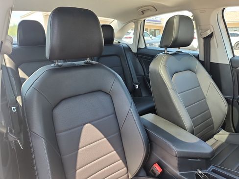 Used 2023 Volkswagen Jetta SE FWD image 33