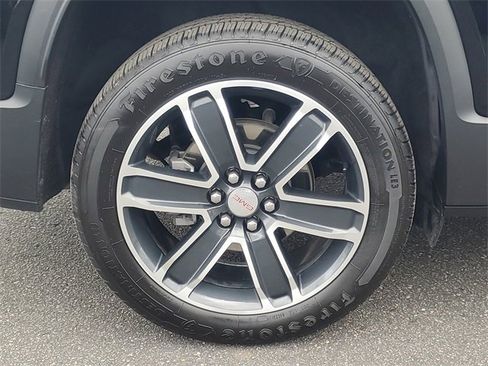 Used 2022 GMC Acadia SLT w/ Preferred Package image 9