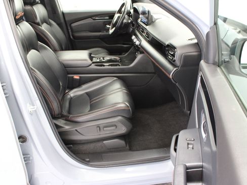 Used 2025 Honda Pilot TrailSport image 41