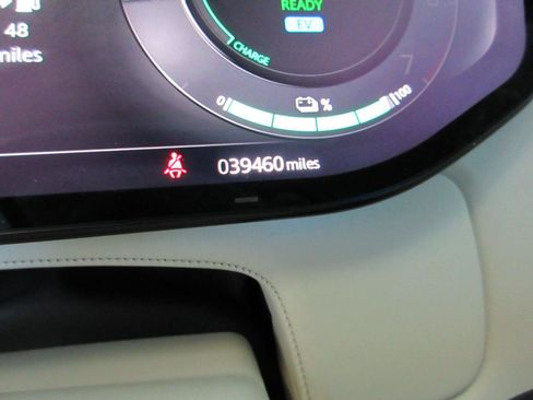 Used 2023 Land Rover Range Rover SE AWD/4WD image 4