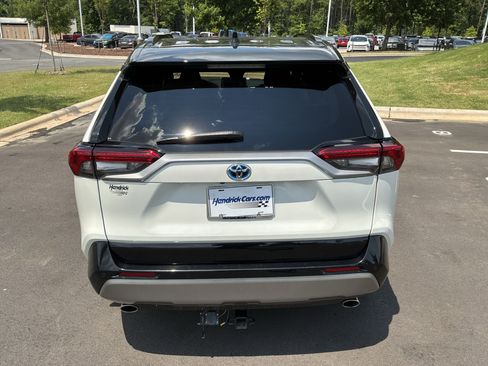 Used 2022 Toyota RAV4 XSE AWD/4WD image 9