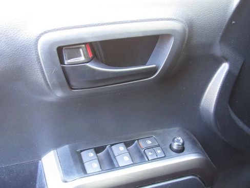 Certified 2023 Toyota Tacoma SR5 AWD/4WD image 34