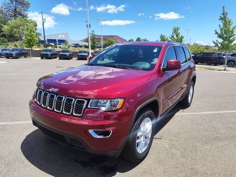 Used 2018 Jeep Grand Cherokee Laredo AWD/4WD image 7