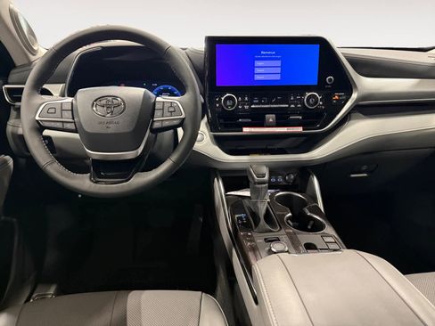 New 2026 Toyota Highlander Platinum AWD/4WD image 10