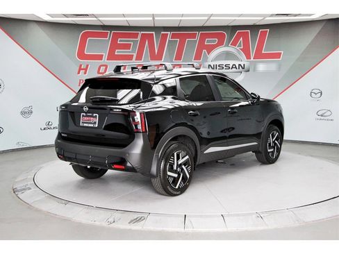 New 2026 Nissan Kicks SV w/ SV Premium Package image 4