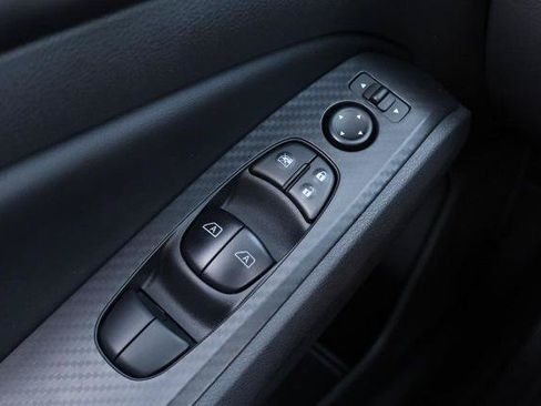Used 2025 Nissan Altima 2.5 SV FWD image 17
