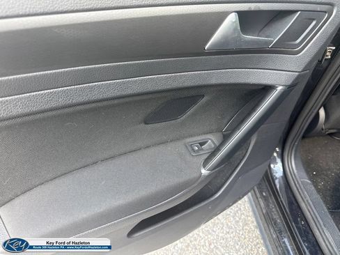 Used 2018 Volkswagen GTI SE FWD image 29