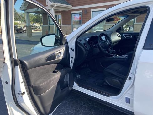Used 2014 Nissan Pathfinder S image 9