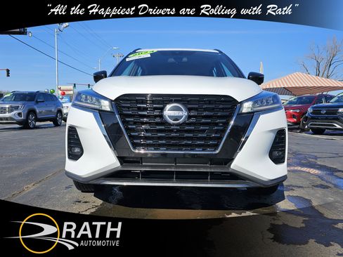 Used 2024 Nissan Kicks SR image 3