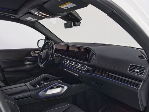 Used 2024 Mercedes-Benz Maybach GLS 600 4MATIC image 9