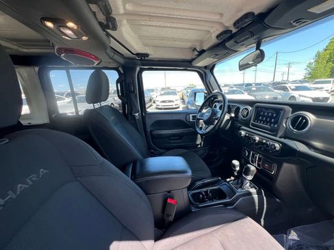 Used 2019 Jeep Wrangler Unlimited Sahara image 18