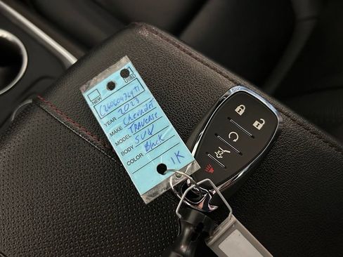 Used 2023 Chevrolet Traverse RS FWD image 69