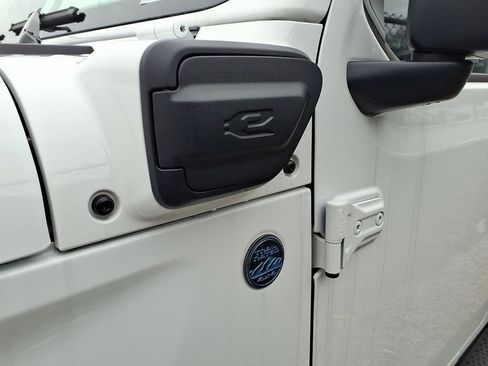 Used 2025 Jeep Wrangler Unlimited Sahara image 5