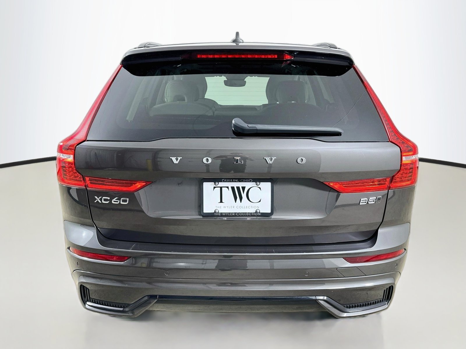 Used 2024 Volvo XC60 B5 Plus w/ Protection Package AWD/4WD image 6
