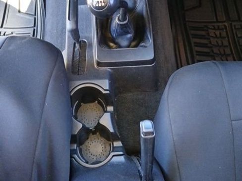 Used 2006 Jeep Wrangler Unlimited w/ Premium Audio Group image 16