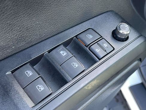 Used 2018 Toyota Tacoma SR w/ SR Convenience Package AWD/4WD image 15