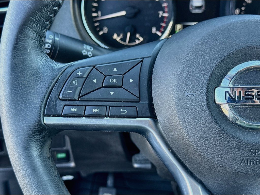 Used 2017 Nissan Rogue SV FWD image 18