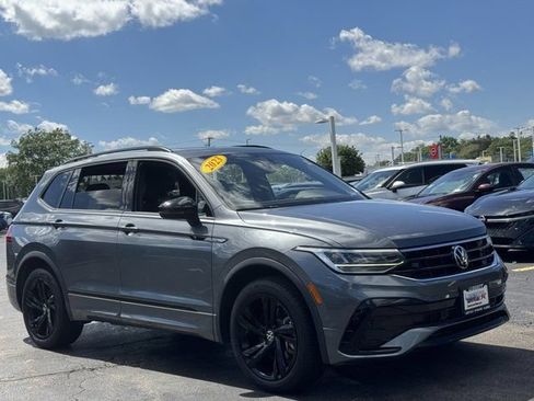 Used 2023 Volkswagen Tiguan SE R-Line AWD/4WD image 2