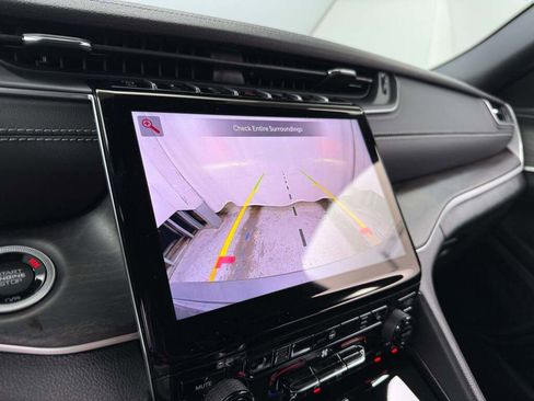 New 2025 Jeep Grand Cherokee Limited image 36