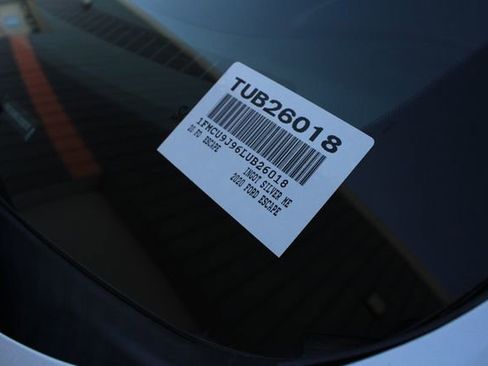 Used 2020 Ford Escape Titanium image 39