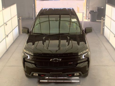 Used 2021 Chevrolet Silverado 1500 LT Trail Boss w/ Convenience Package II AWD/4WD image 2