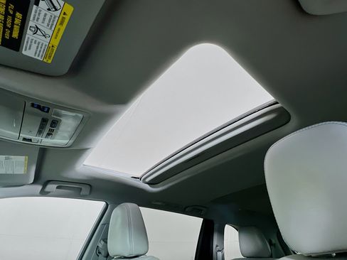 Used 2016 Toyota Highlander Limited image 14