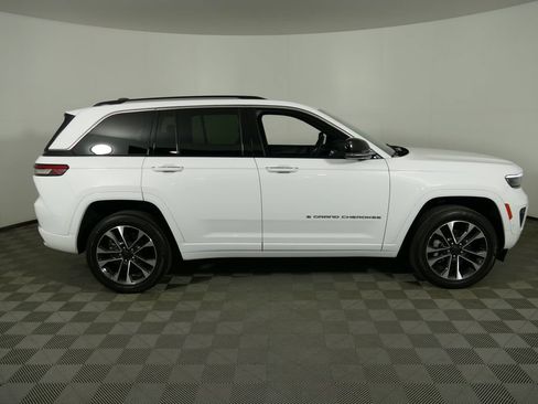 Used 2023 Jeep Grand Cherokee Overland w/ Luxury Tech Group IV AWD/4WD image 2